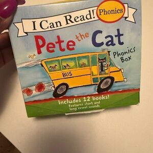 Pete the Cat I Can Read! Phonics Box - Yellow Bus Artwork